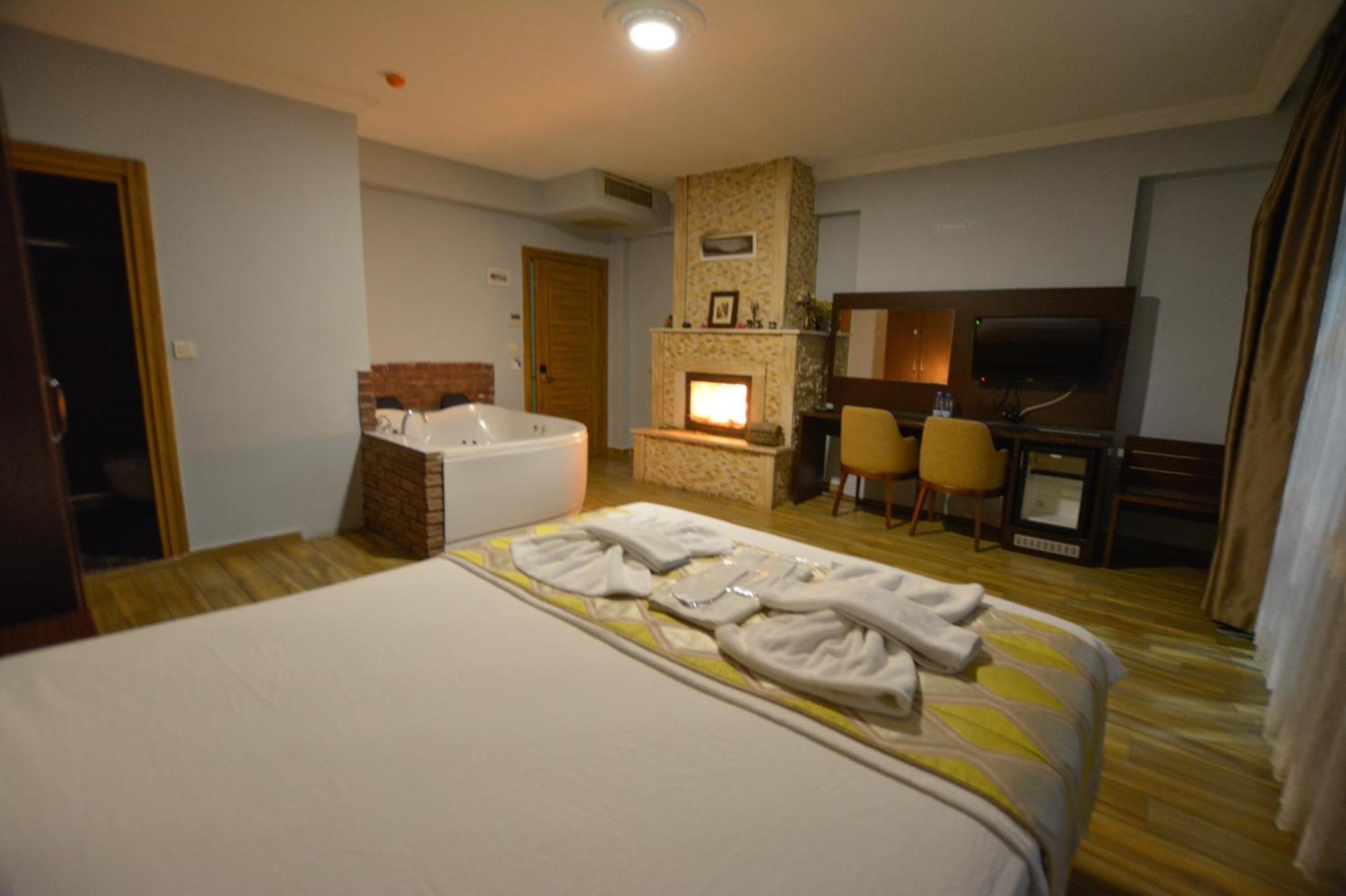 Hill River Hotel 阿瓦 外观 照片