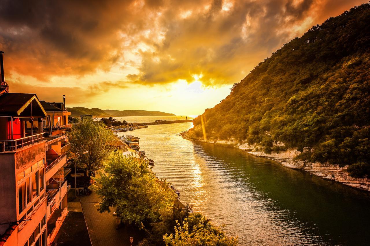 Hill River Hotel 阿瓦 外观 照片